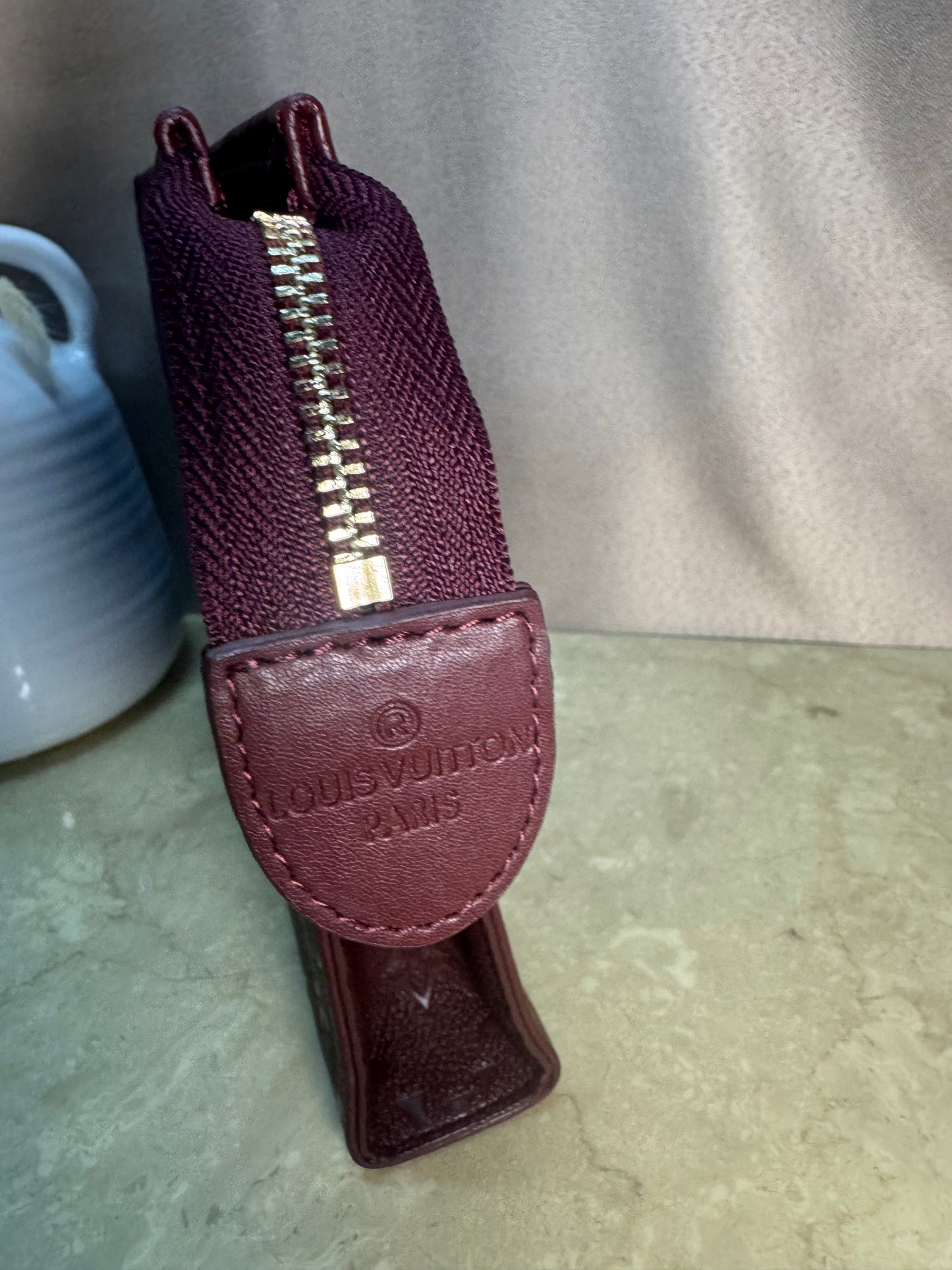 LV poche toilette NM