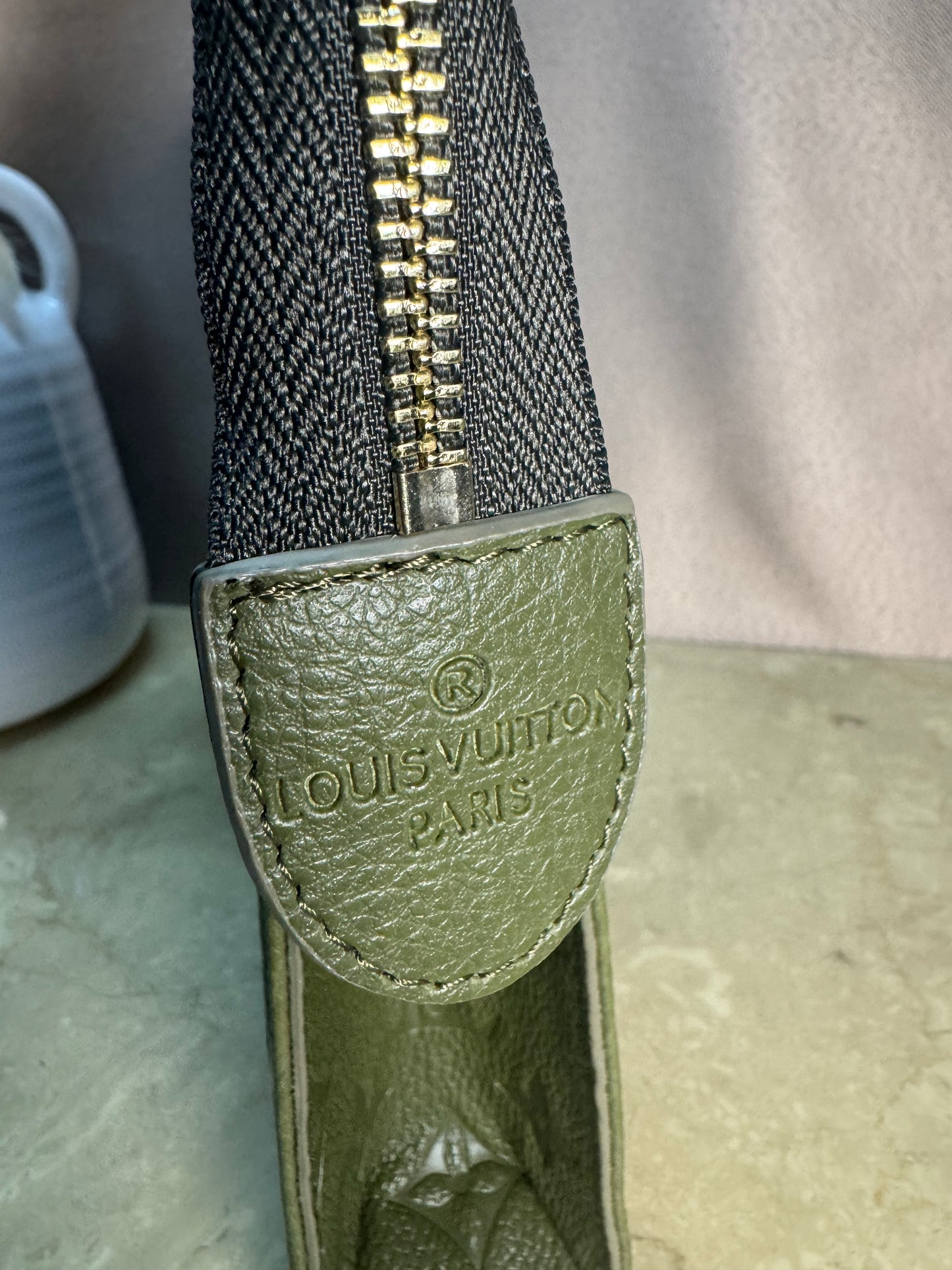 LV poche toilette NM